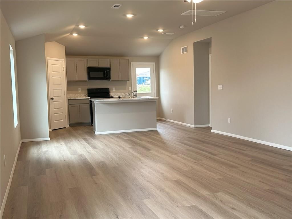 37755 W 207th Terrace — photo 2