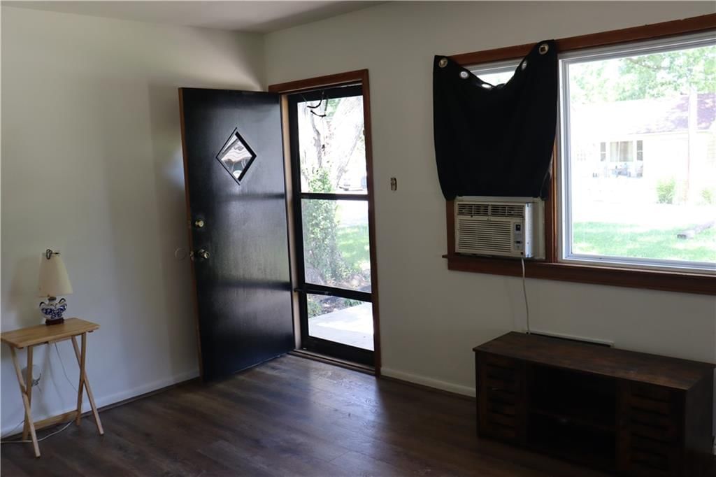 Photo 3 of 21 - 5135 Sloan Avenue