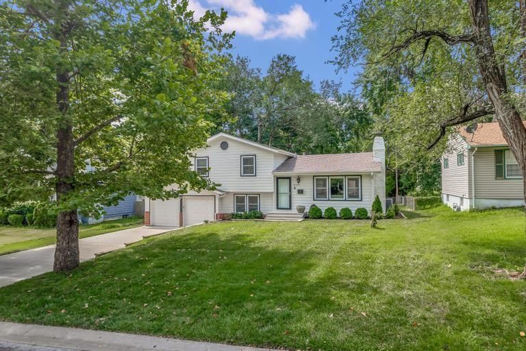 Photo 1 of 34 - 8401 W 91st Terrace