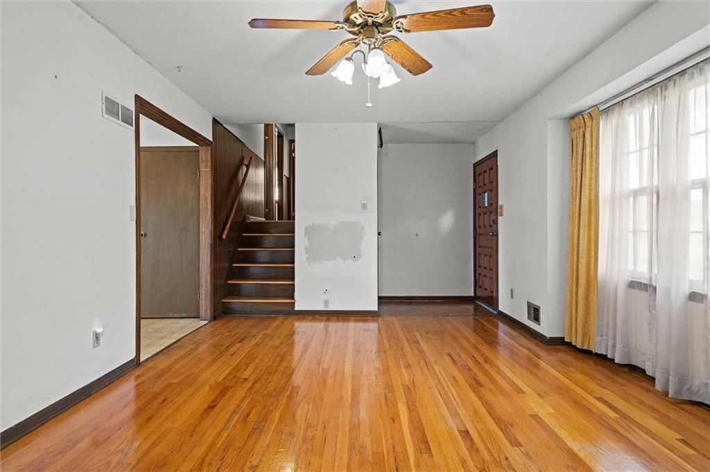 105 N Austin Street — photo 9