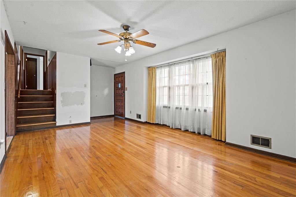 105 N Austin Street — photo 10