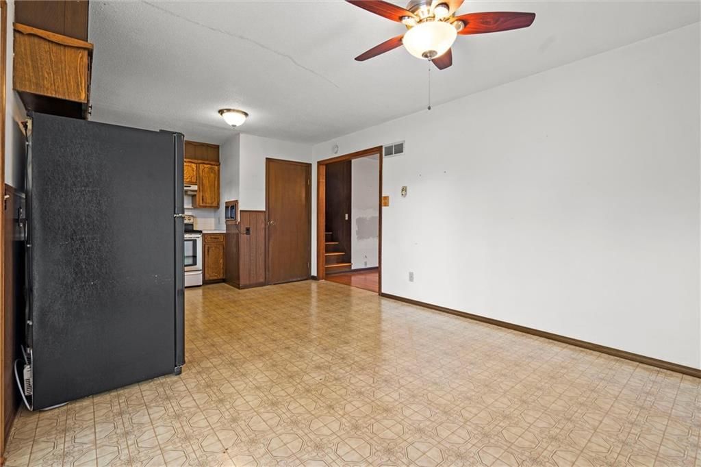 105 N Austin Street — photo 11