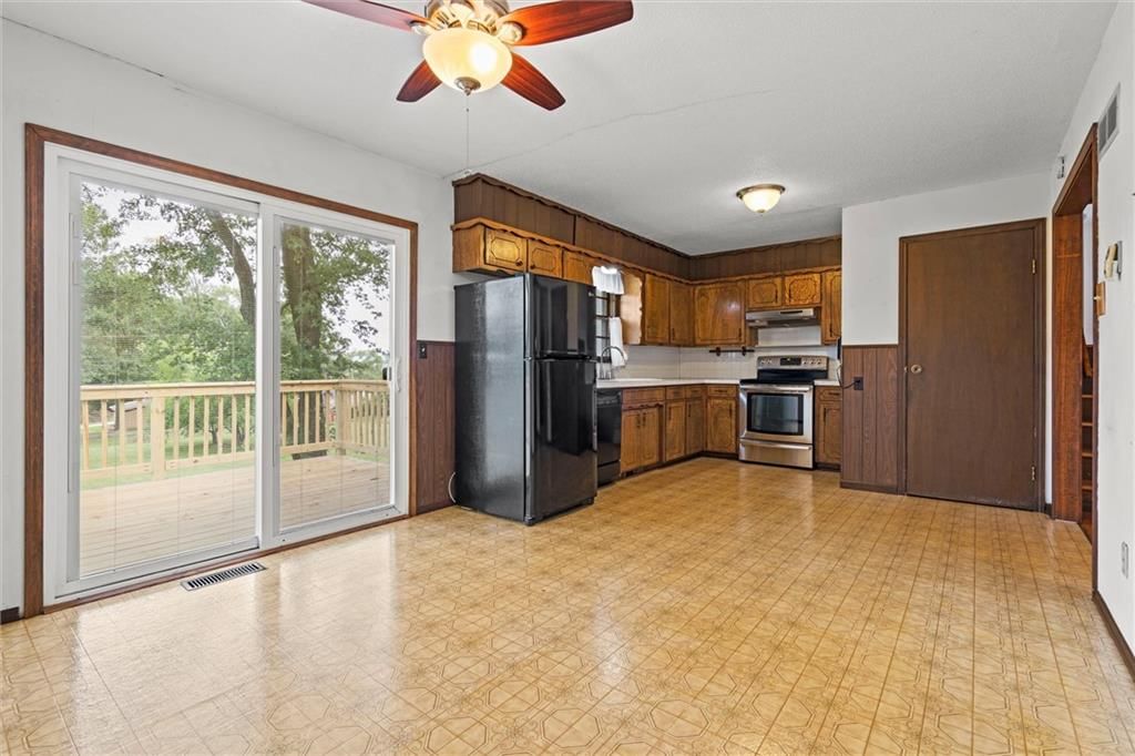 105 N Austin Street — photo 12