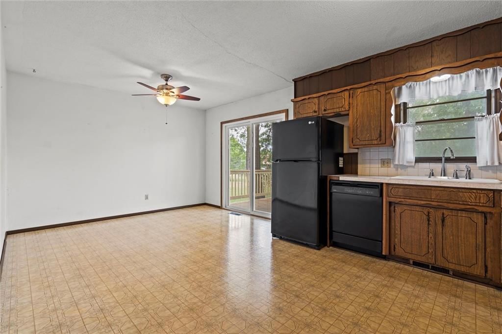 105 N Austin Street — photo 13