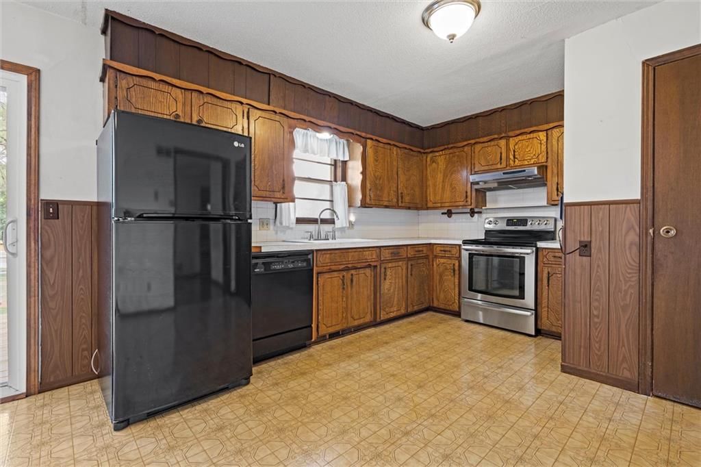 105 N Austin Street — photo 14