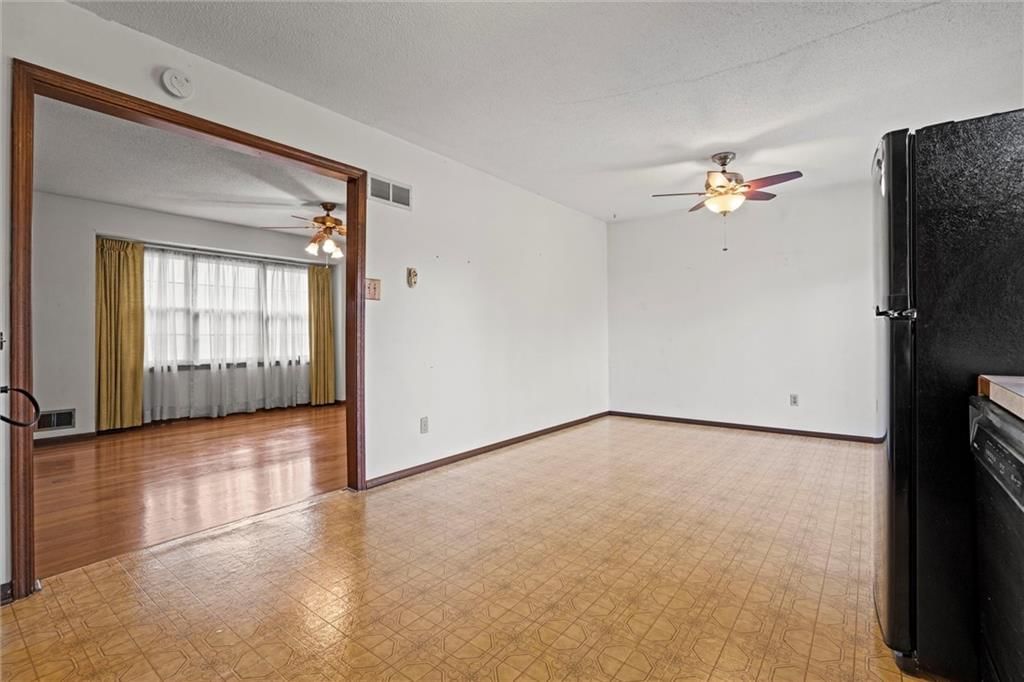 105 N Austin Street — photo 16