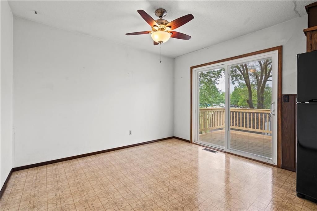 105 N Austin Street — photo 17