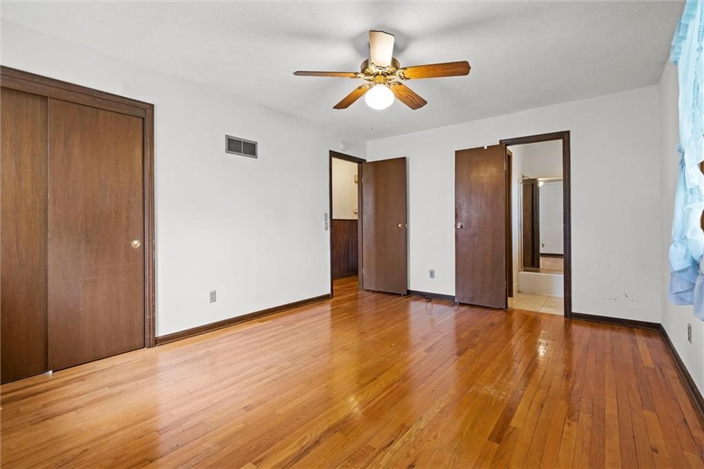 105 N Austin Street — photo 19