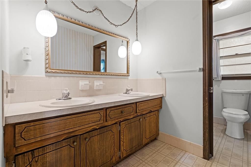 105 N Austin Street — photo 20