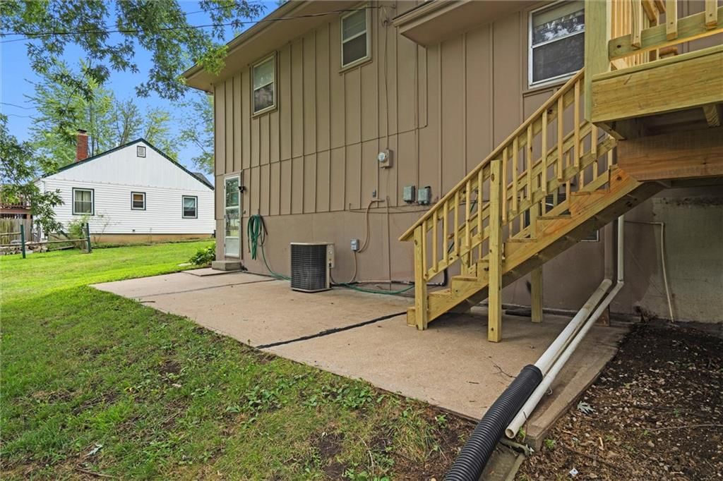 105 N Austin Street — photo 29