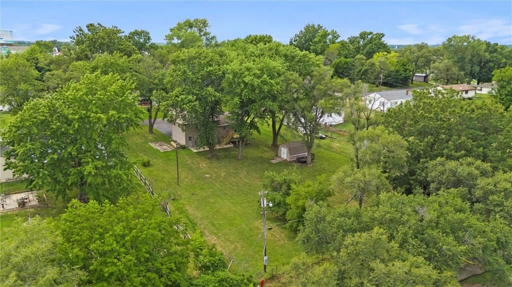 105 N Austin Street — photo 40