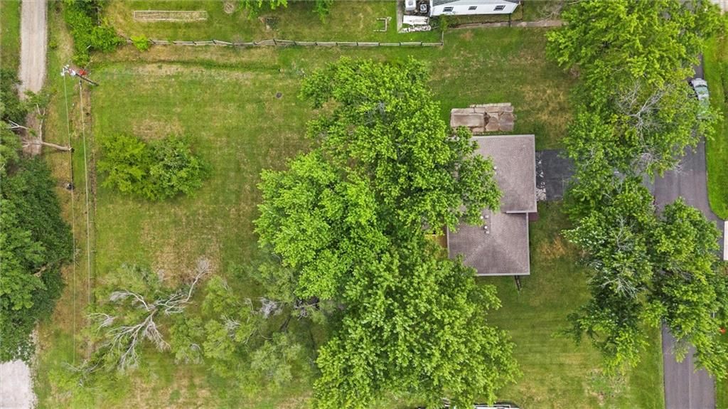 105 N Austin Street — photo 41