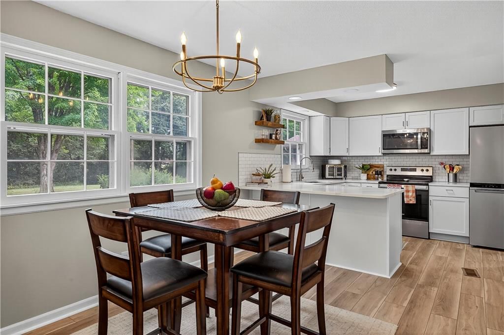 Photo 9 of 23 - 2900 Belle Haven Drive