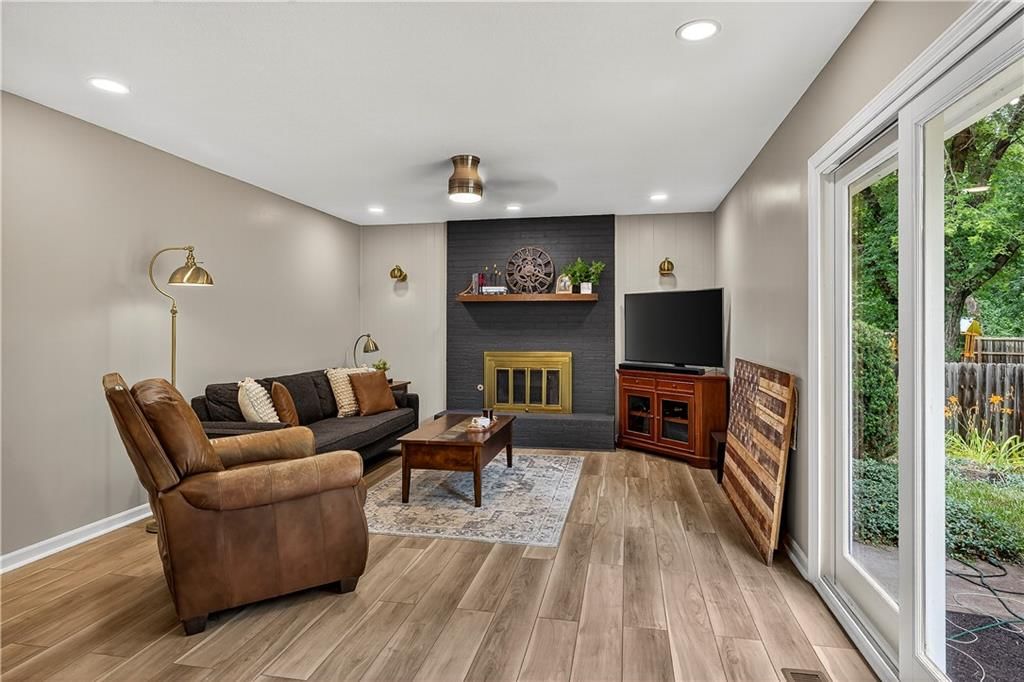 Photo 11 of 23 - 2900 Belle Haven Drive