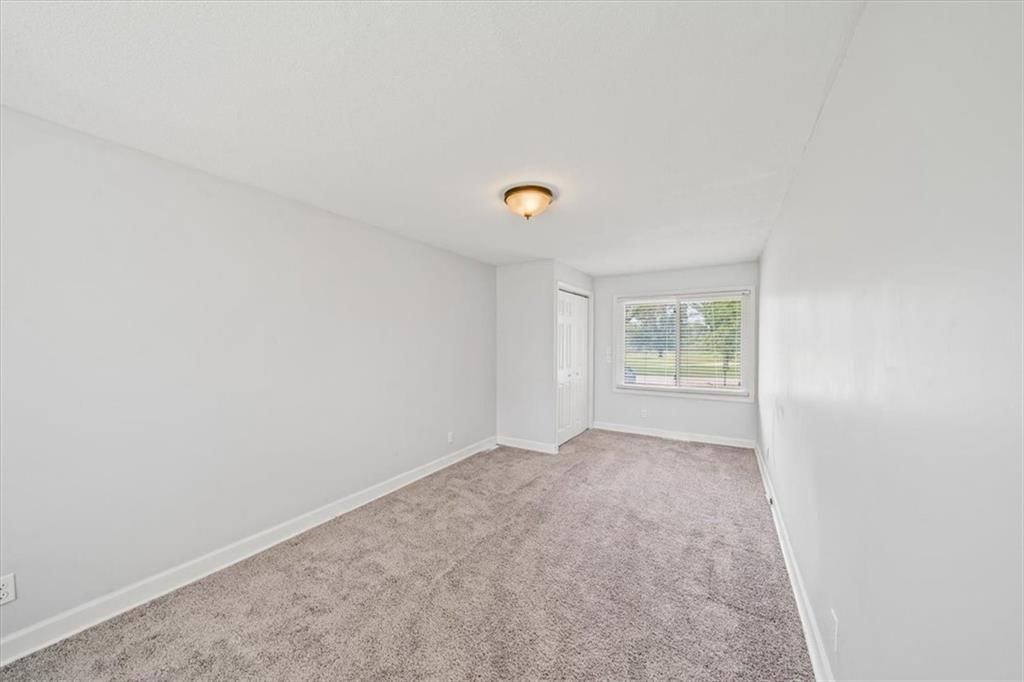 Photo 9 of 16 - 441 E Bates Street