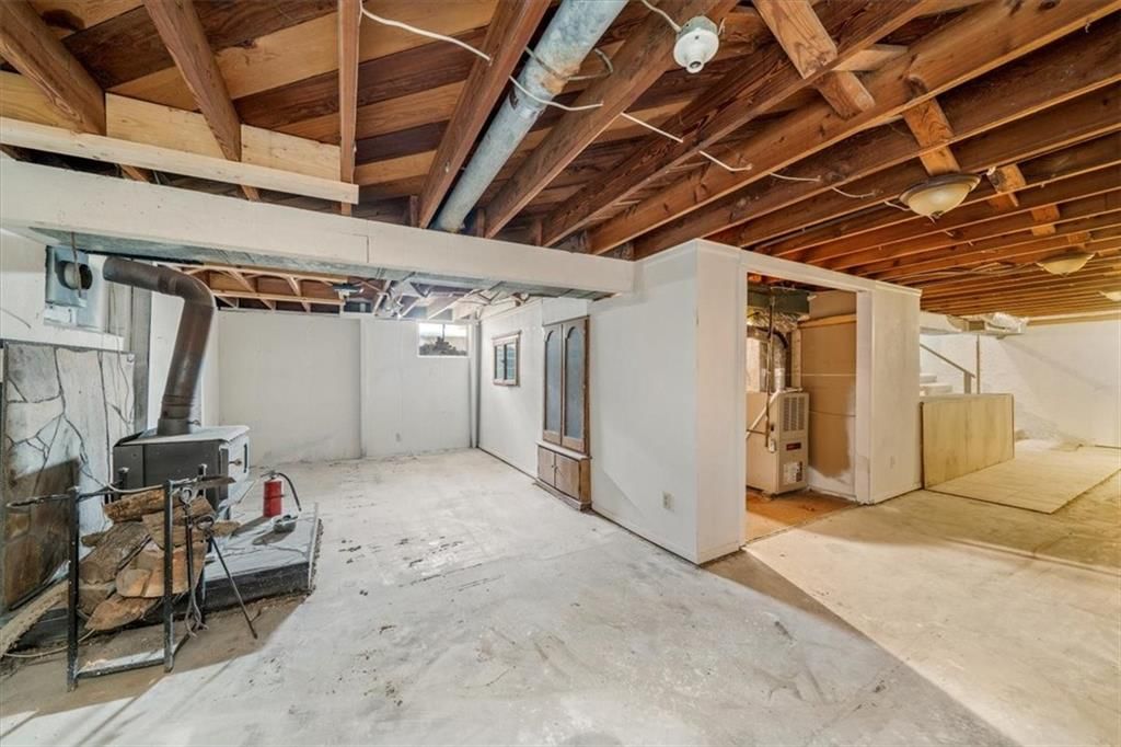 Photo 14 of 16 - 441 E Bates Street