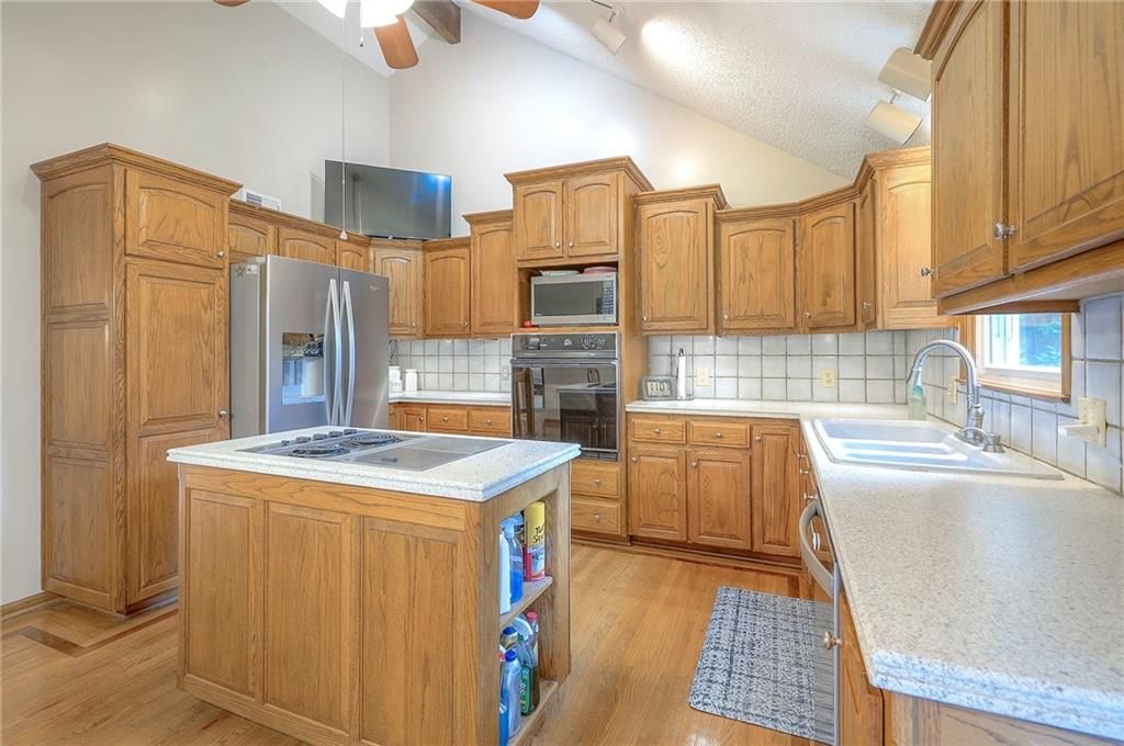 Photo 12 of 42 - 16119 W 147th Terrace