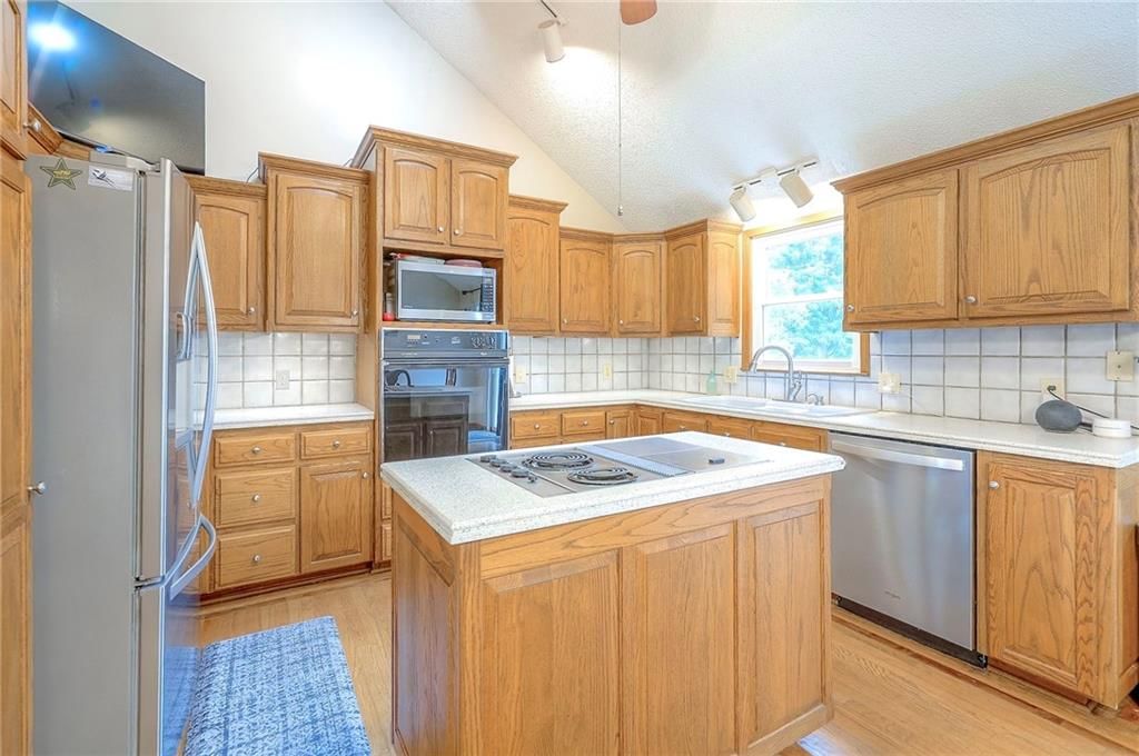 Photo 13 of 42 - 16119 W 147th Terrace
