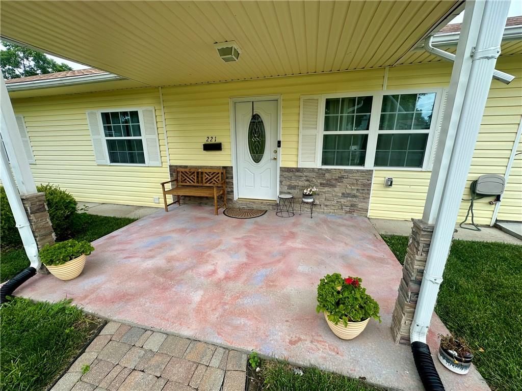 221 N Mattie Street — photo 8