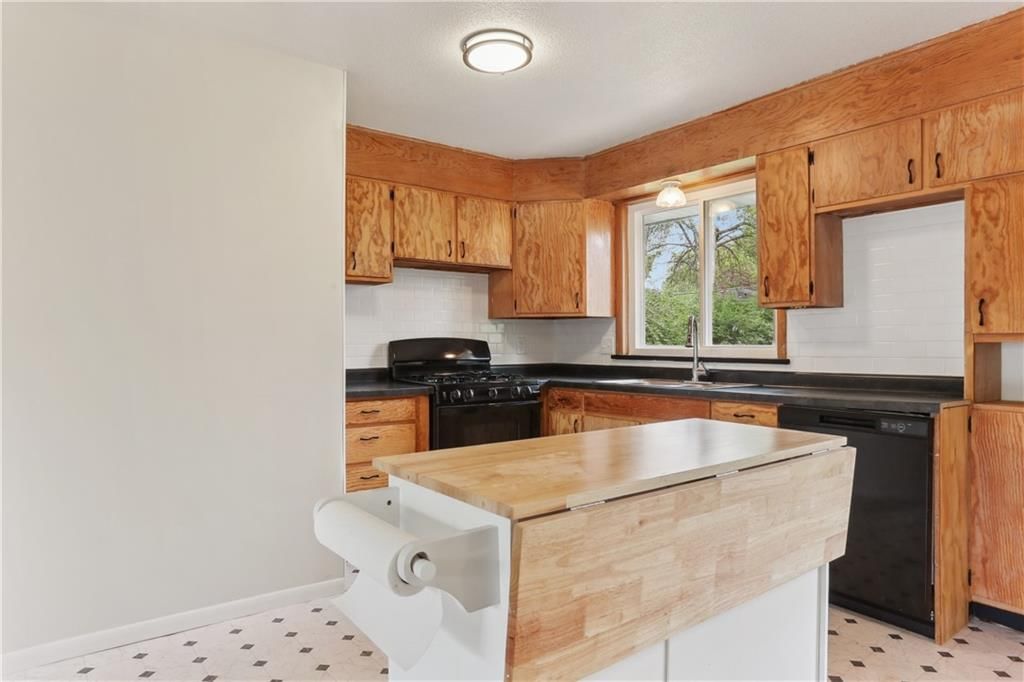 Photo 5 of 17 - 9312 Fairwood Drive