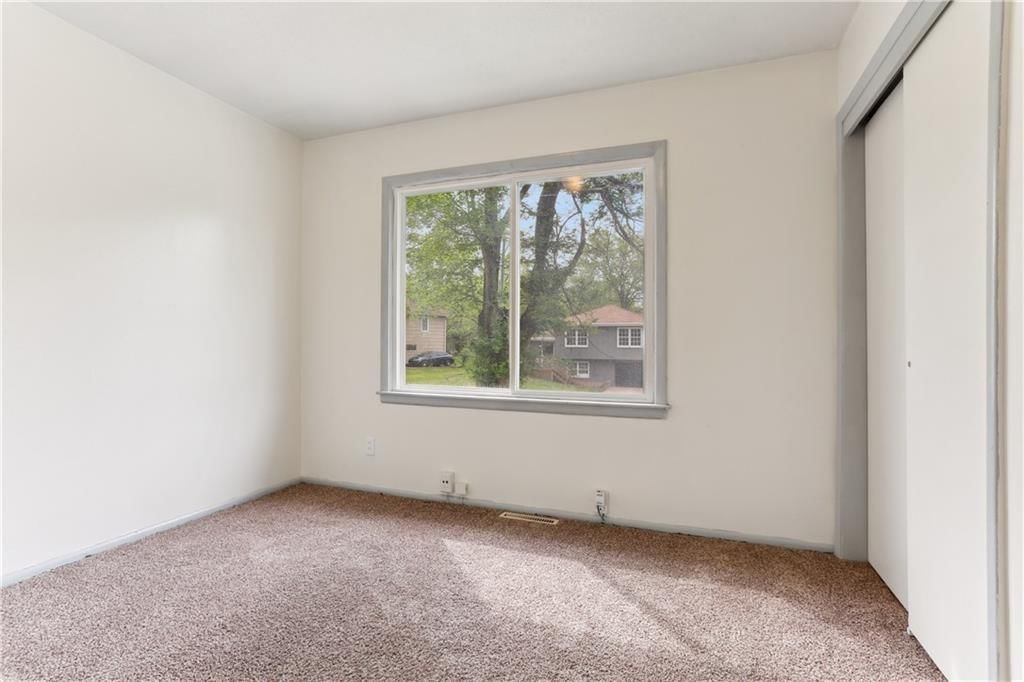 Photo 8 of 17 - 9312 Fairwood Drive