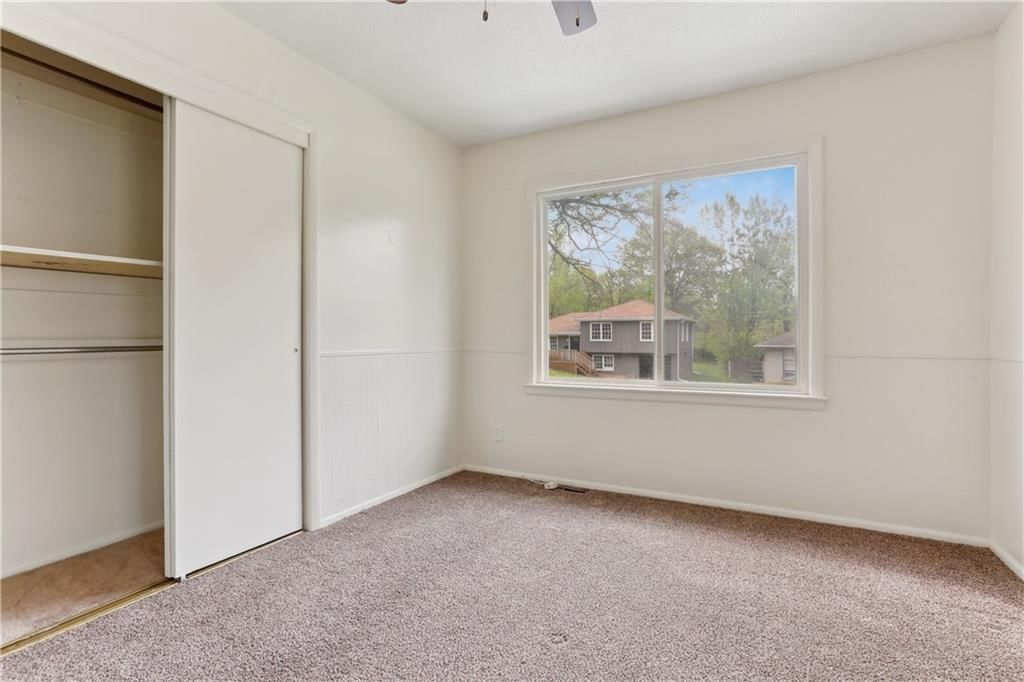 Photo 10 of 17 - 9312 Fairwood Drive