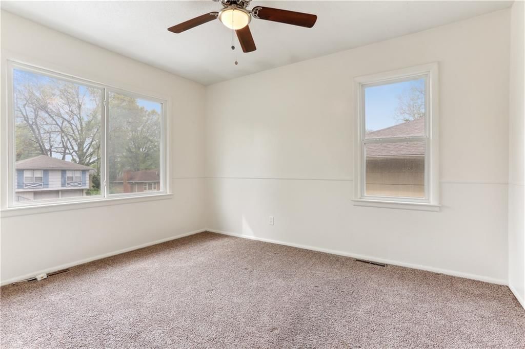 Photo 11 of 17 - 9312 Fairwood Drive