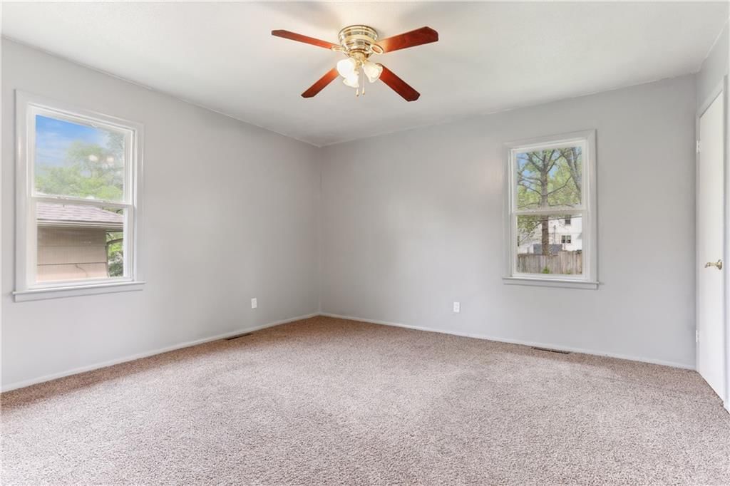 Photo 13 of 17 - 9312 Fairwood Drive