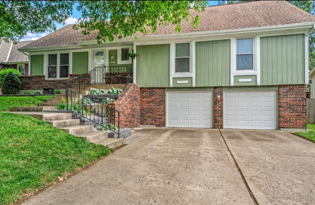 912 NW Forest Drive, Blue Springs, MO