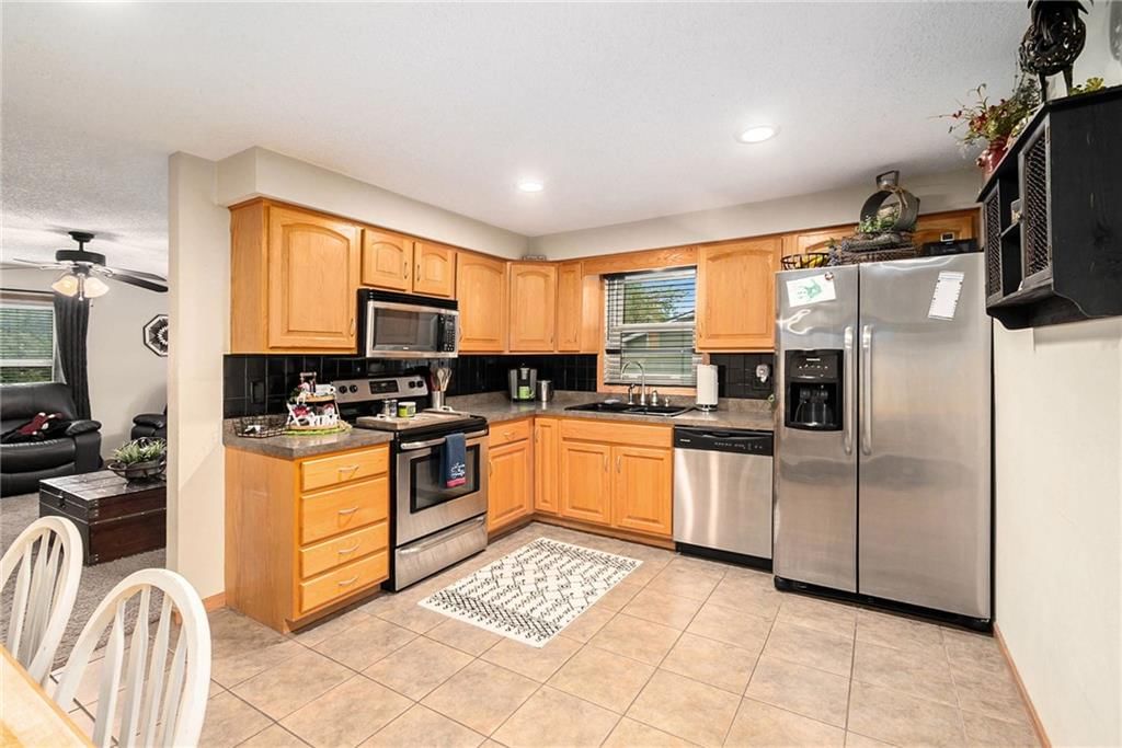 Photo 8 of 29 - 5514 Pershing Road