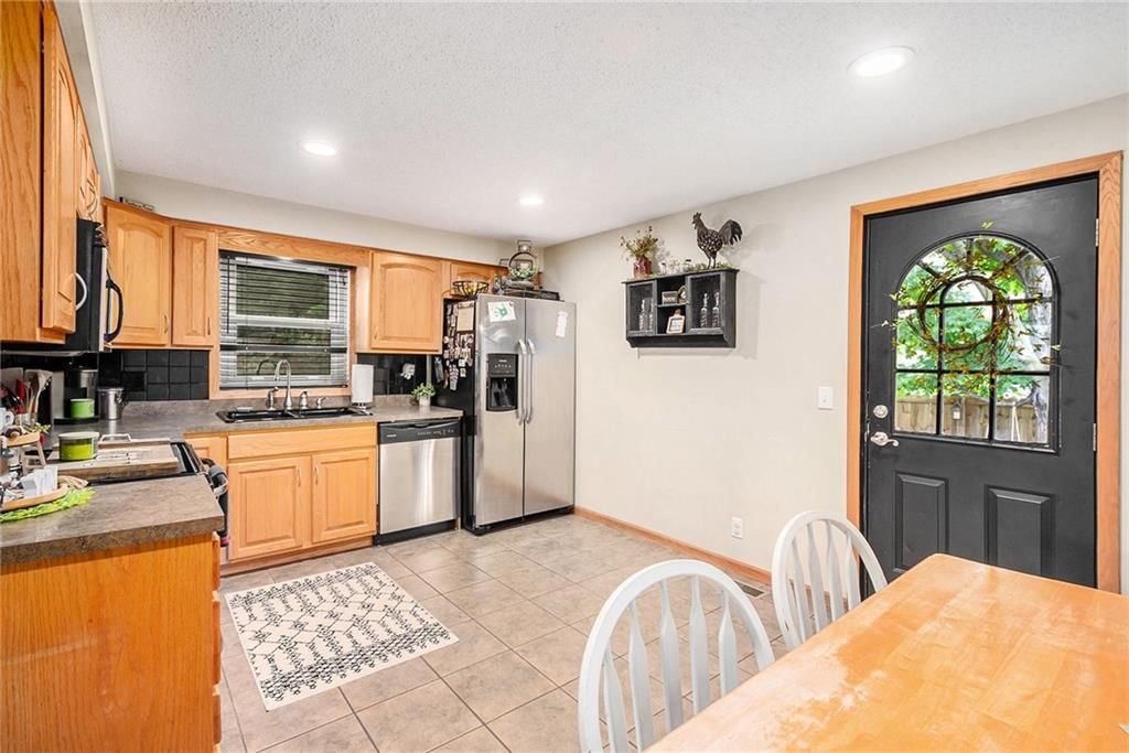 Photo 9 of 29 - 5514 Pershing Road