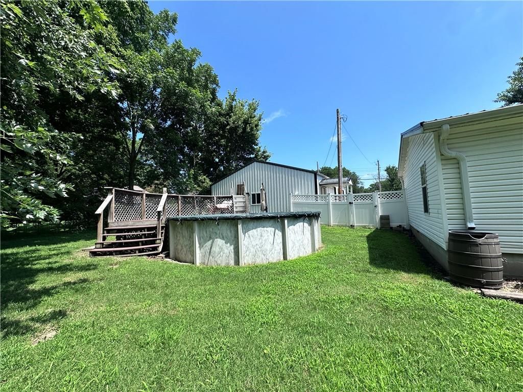 Photo 6 of 48 - 301 E Colt Street