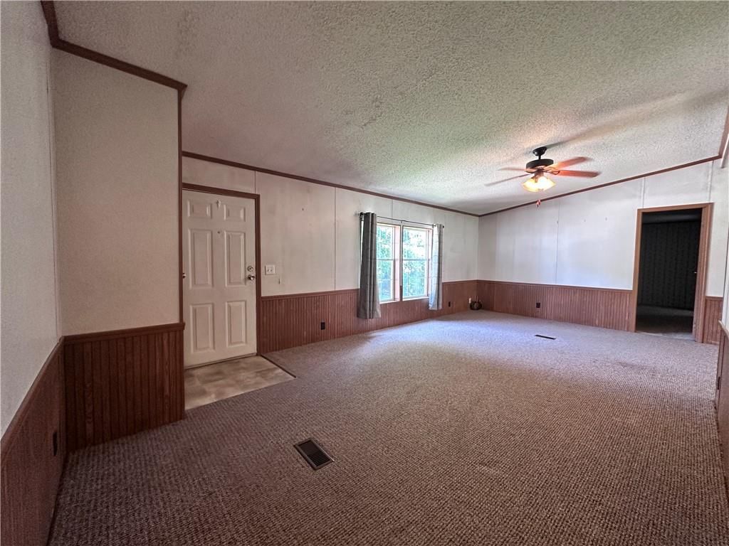 Photo 8 of 48 - 301 E Colt Street