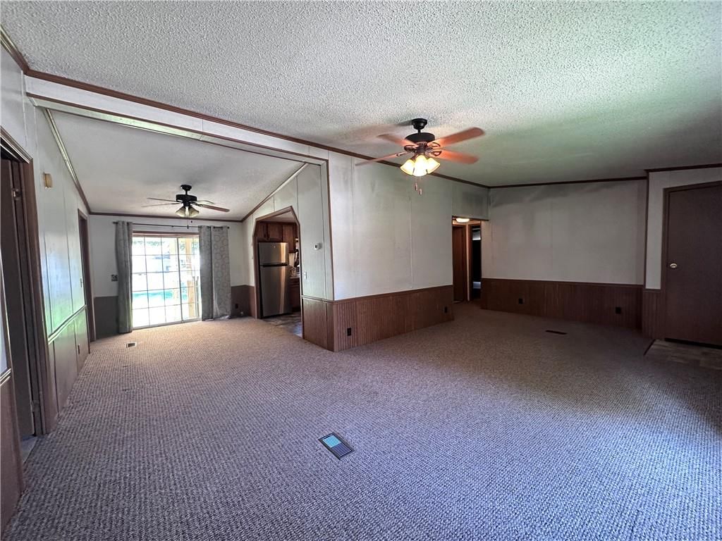 Photo 10 of 48 - 301 E Colt Street