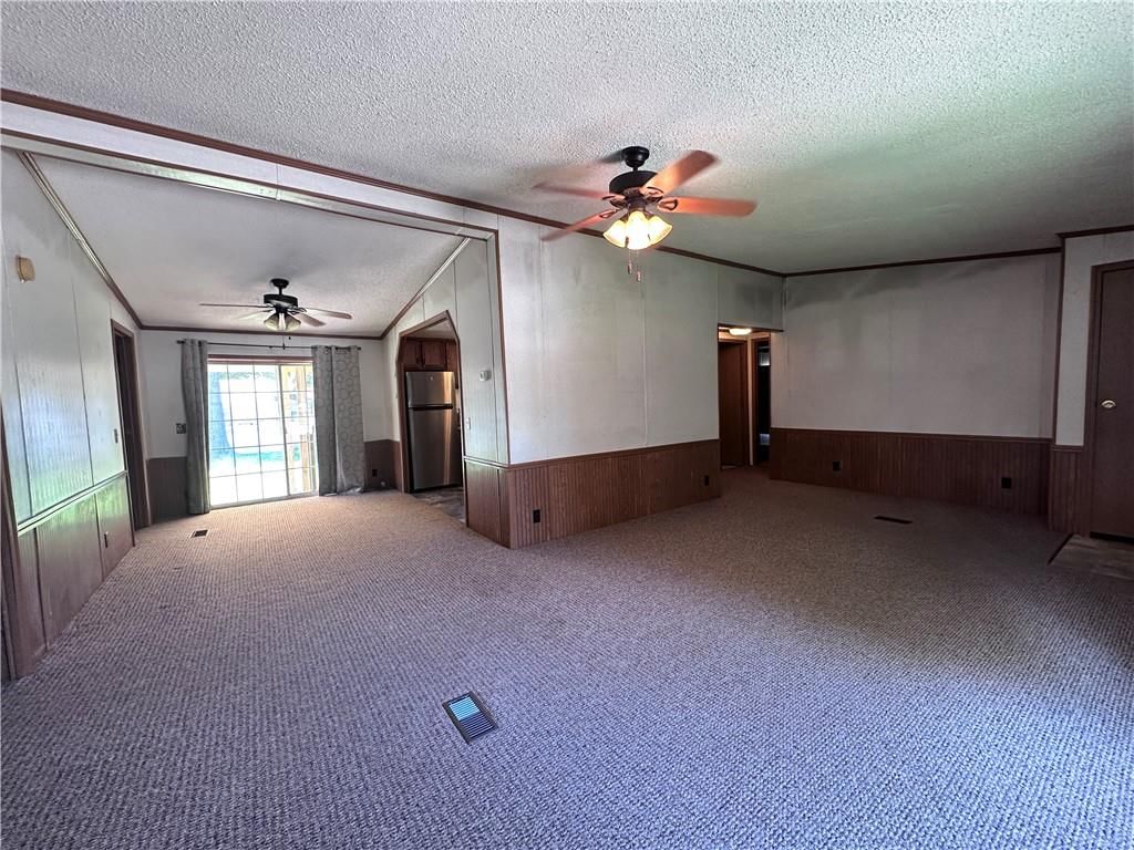 Photo 11 of 48 - 301 E Colt Street