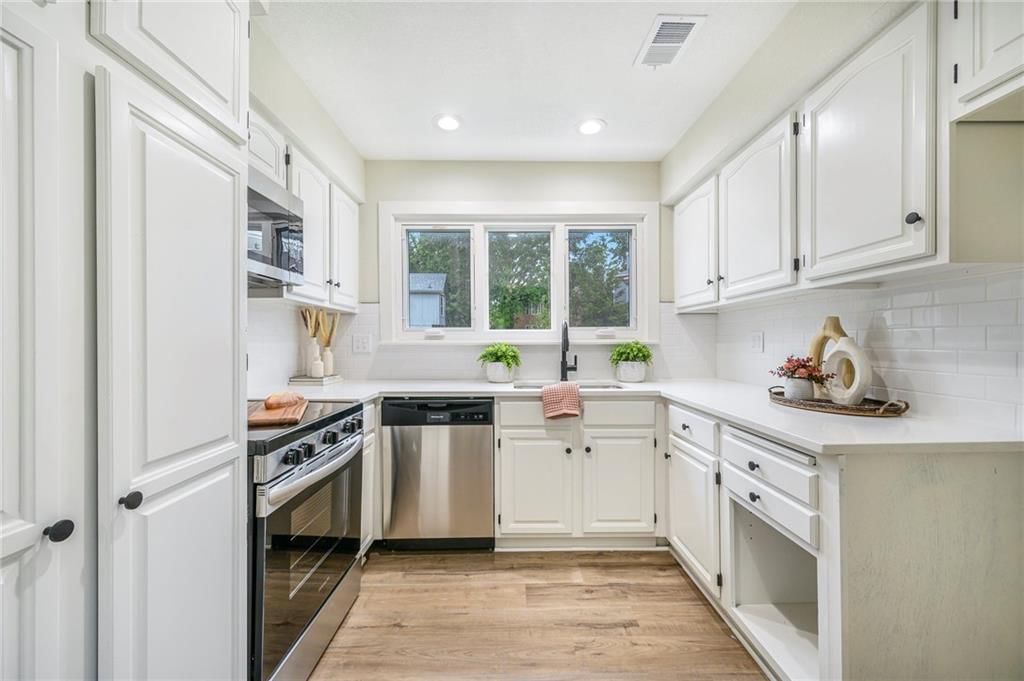 6610 Halsey Street — photo 11