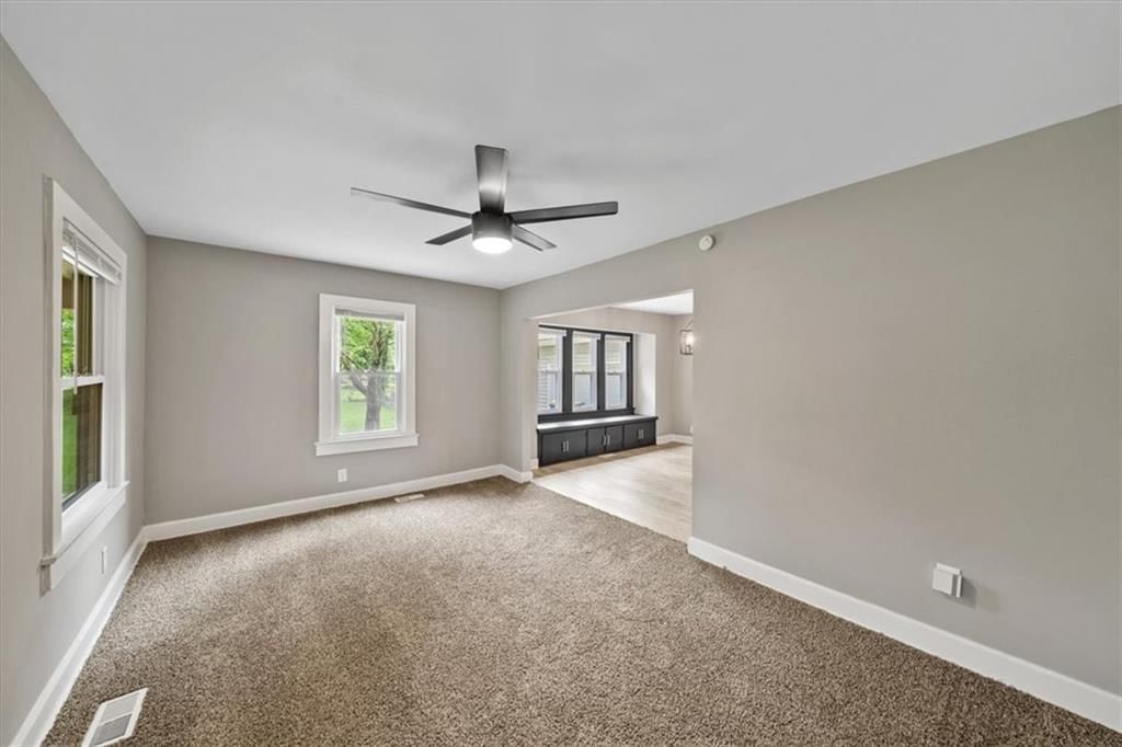 Photo 5 of 27 - 8512 Greenwood Road