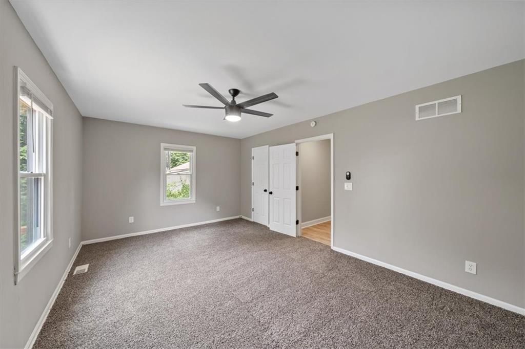 Photo 18 of 27 - 8512 Greenwood Road