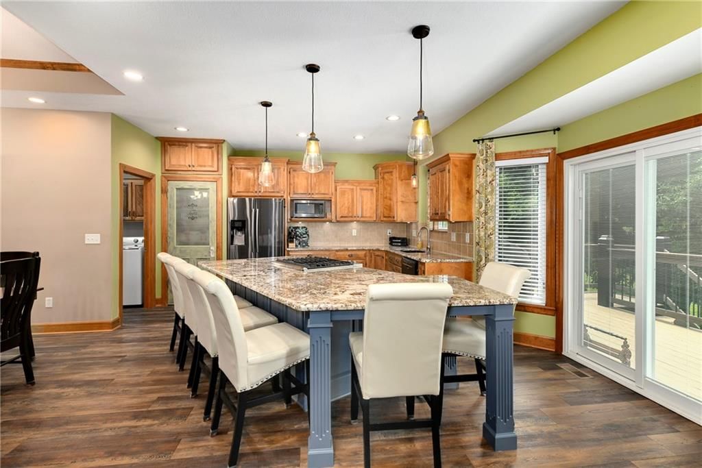 Photo 5 of 33 - 3204 Tiara Lane