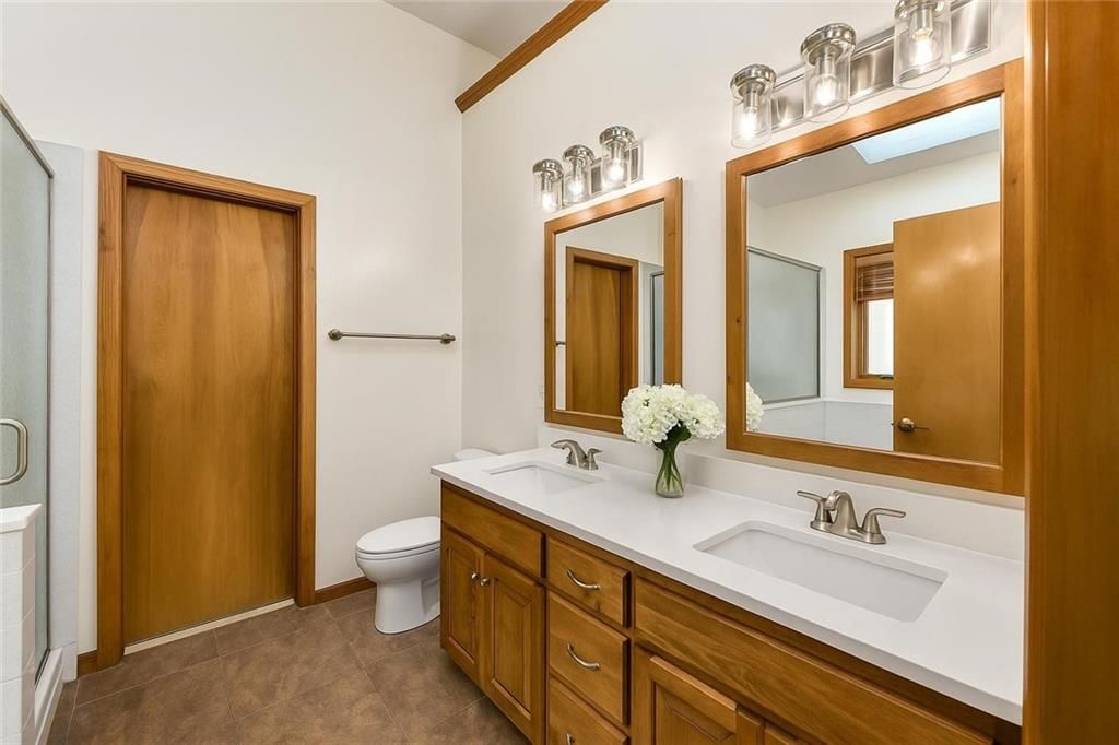 Photo 11 of 33 - 3204 Tiara Lane