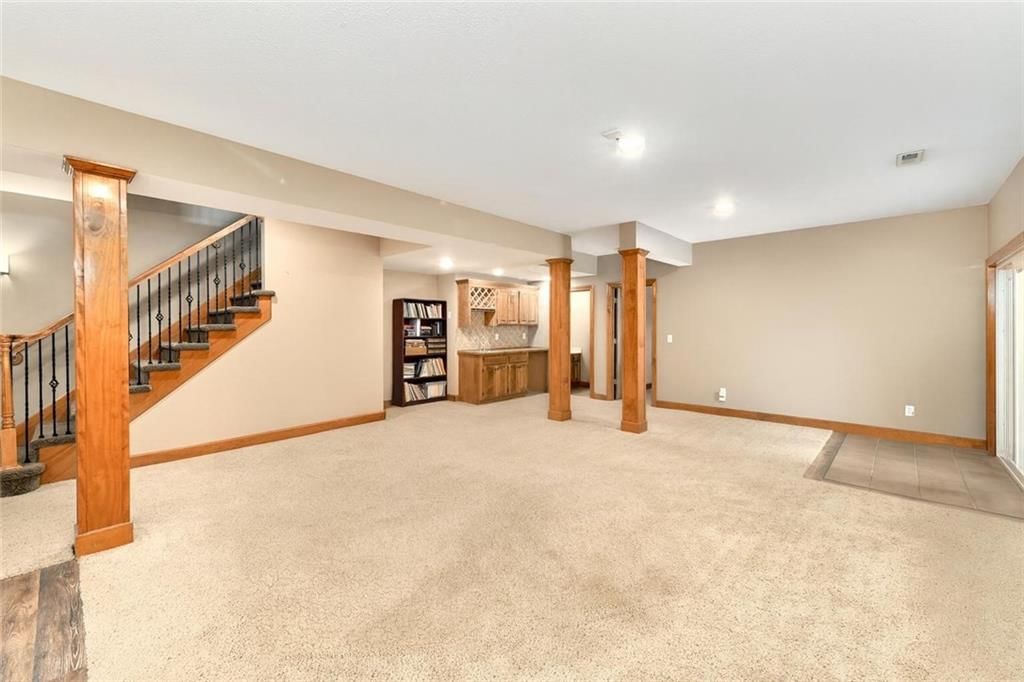 Photo 16 of 33 - 3204 Tiara Lane