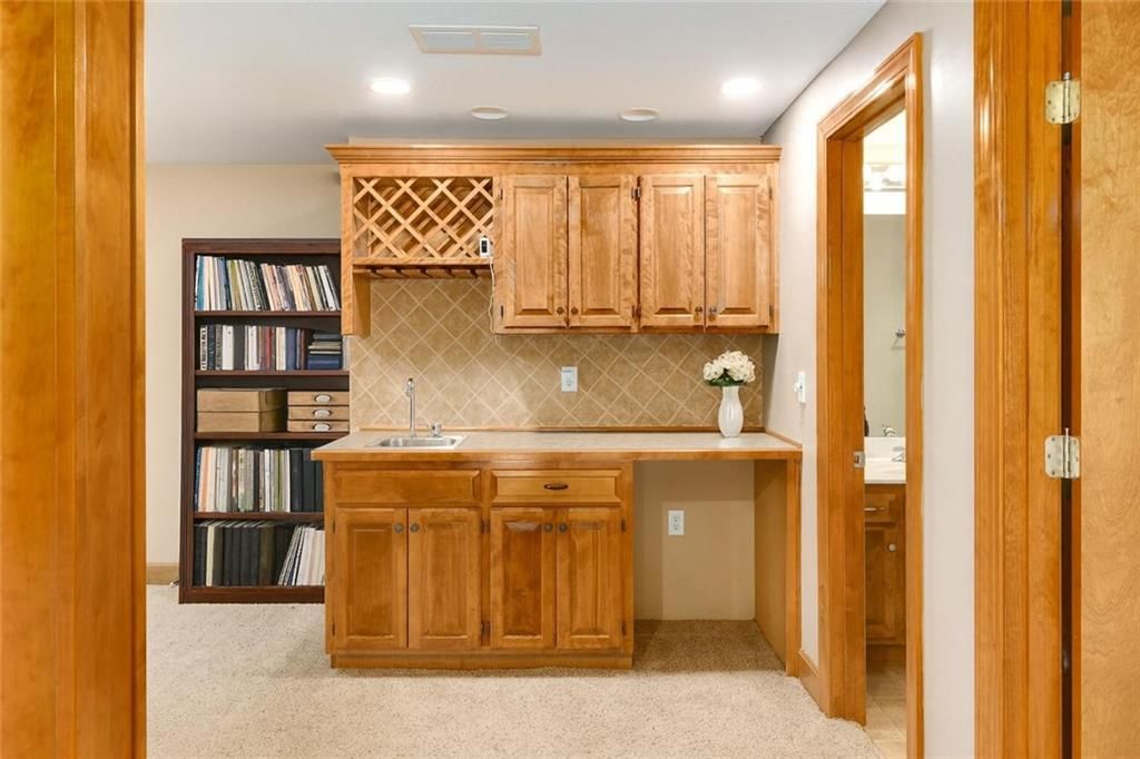 Photo 18 of 33 - 3204 Tiara Lane