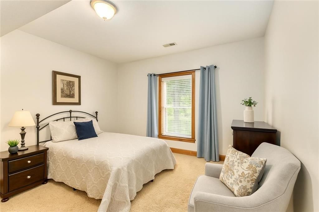 Photo 19 of 33 - 3204 Tiara Lane