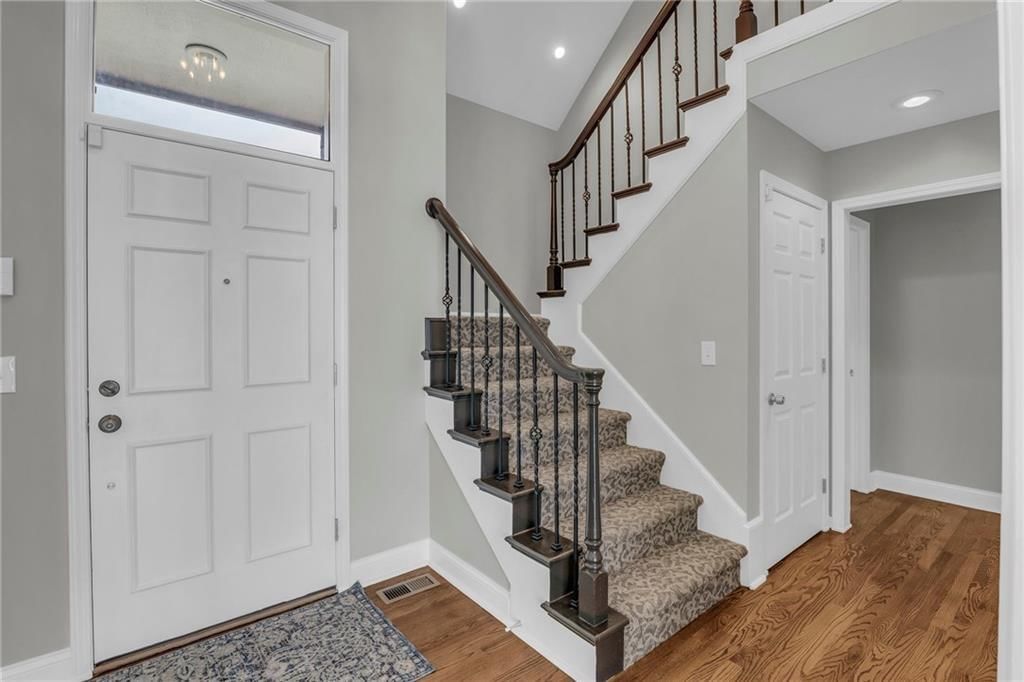 12428 Cambridge Circle — photo 4