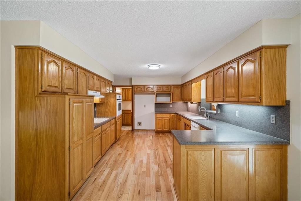 Photo 6 of 27 - 613 Lakeview Drive