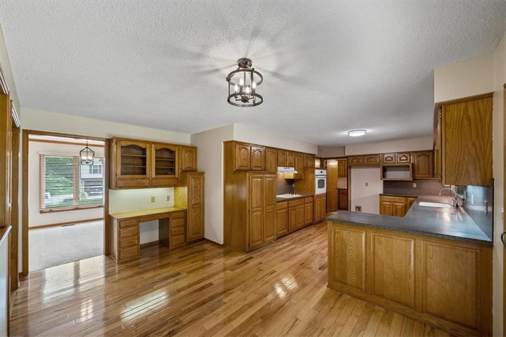 Photo 11 of 27 - 613 Lakeview Drive
