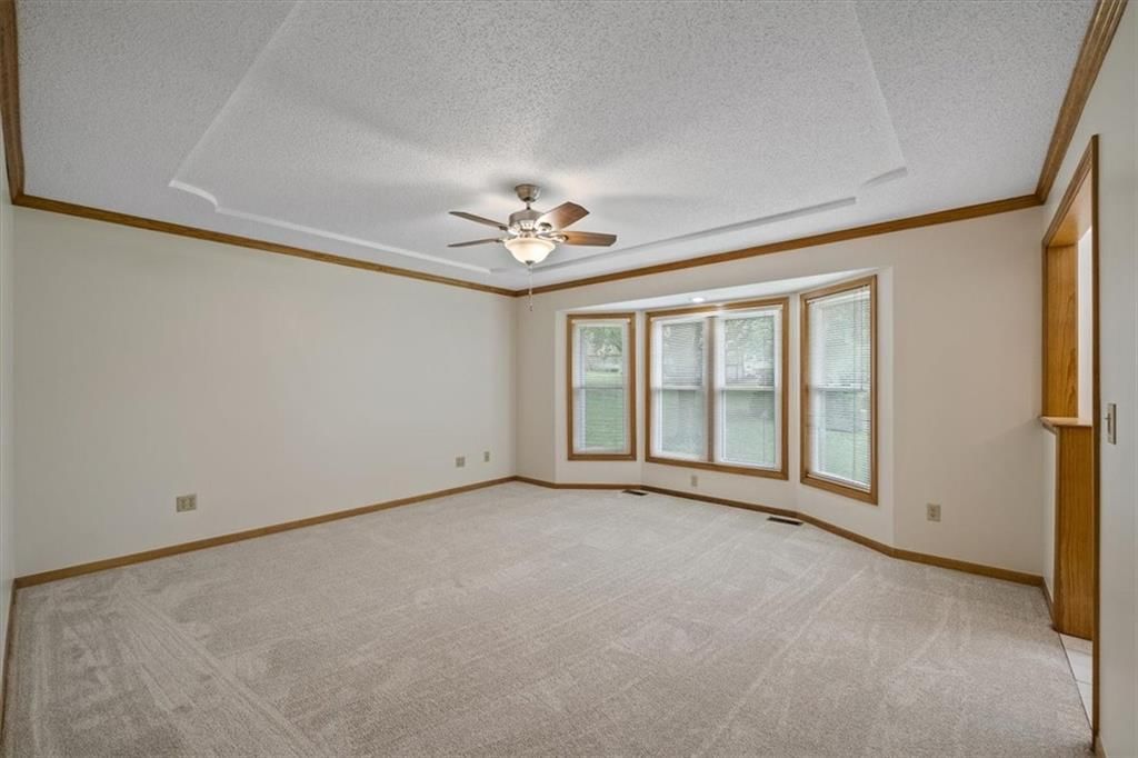 Photo 18 of 27 - 613 Lakeview Drive