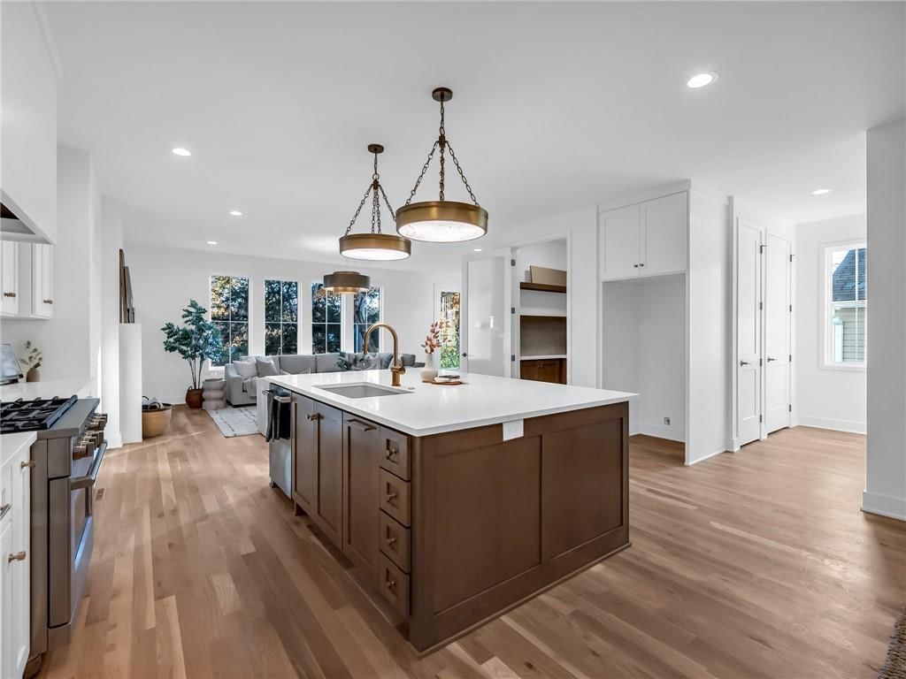2207 W 47th Terrace — photo 3