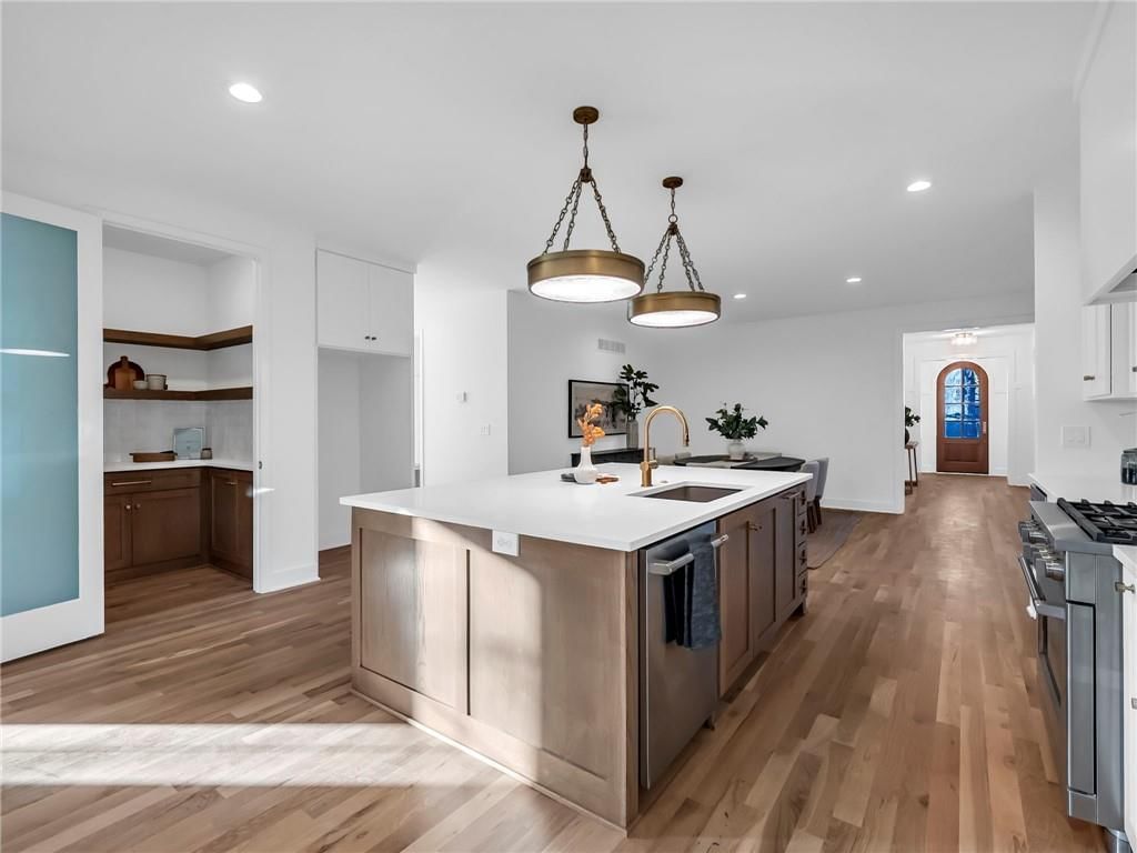 2207 W 47th Terrace — photo 4