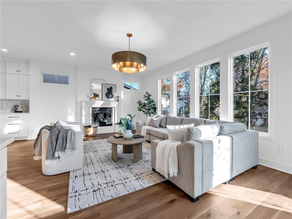2207 W 47th Terrace — photo 8